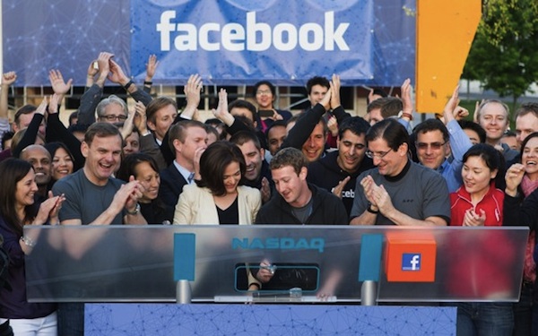 Facebook破发 上市第二日股价大跌11% Facebook破发 上市第二日股价大跌11%