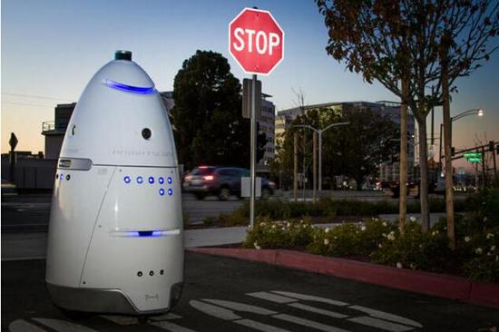 Uber 用上了机器人保安,是一台行走的监控摄像机