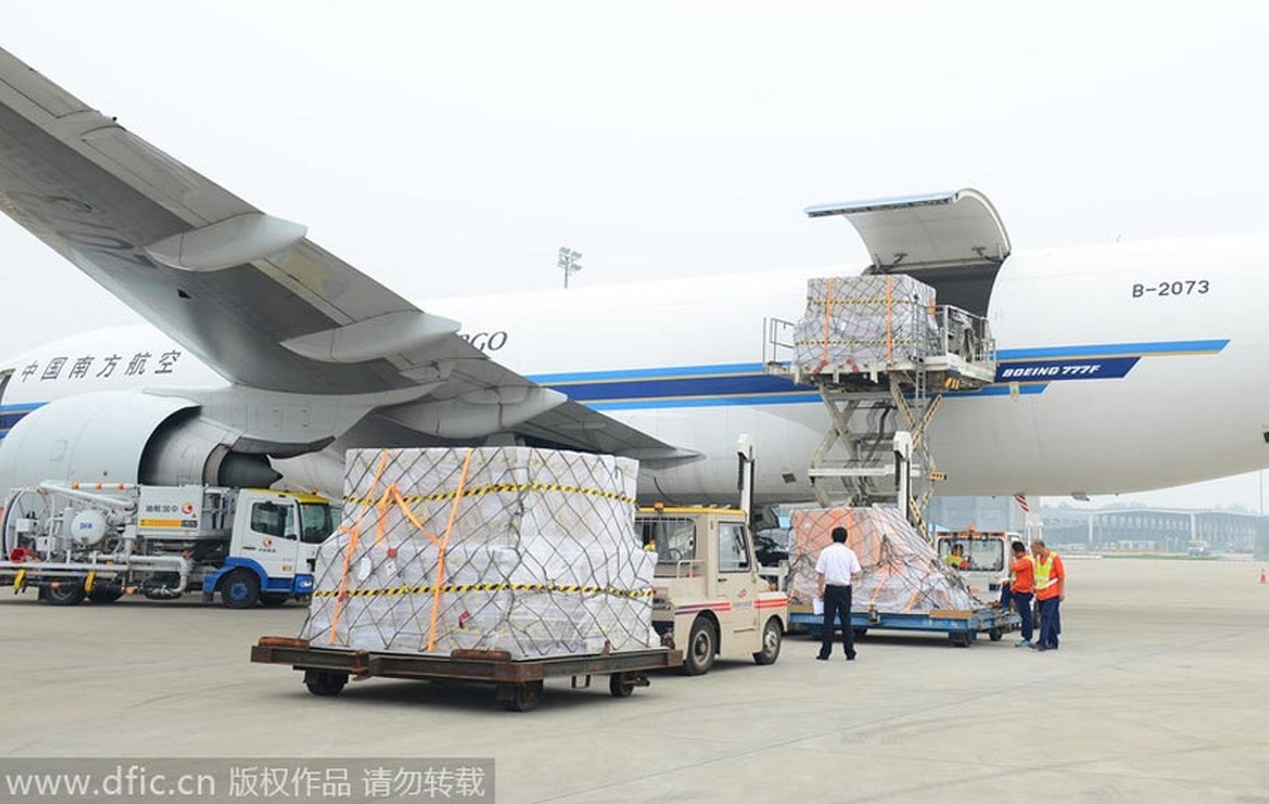 为了把iPhone运到美国,苹果把中美航空货运订满了