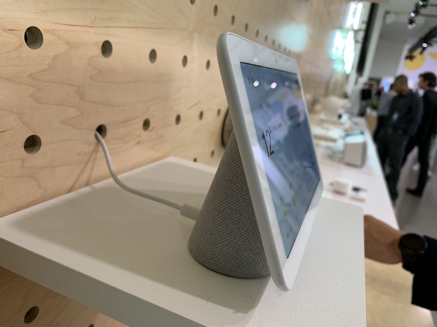 谷歌发布Home Hub家庭智能助手 带屏幕功能多