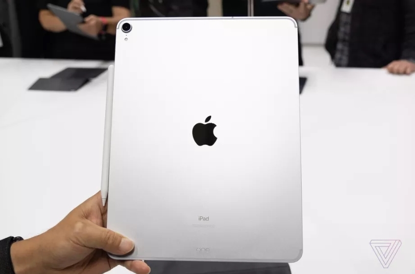 外媒上手iPad Pro:取消home键让边框更窄更漂亮