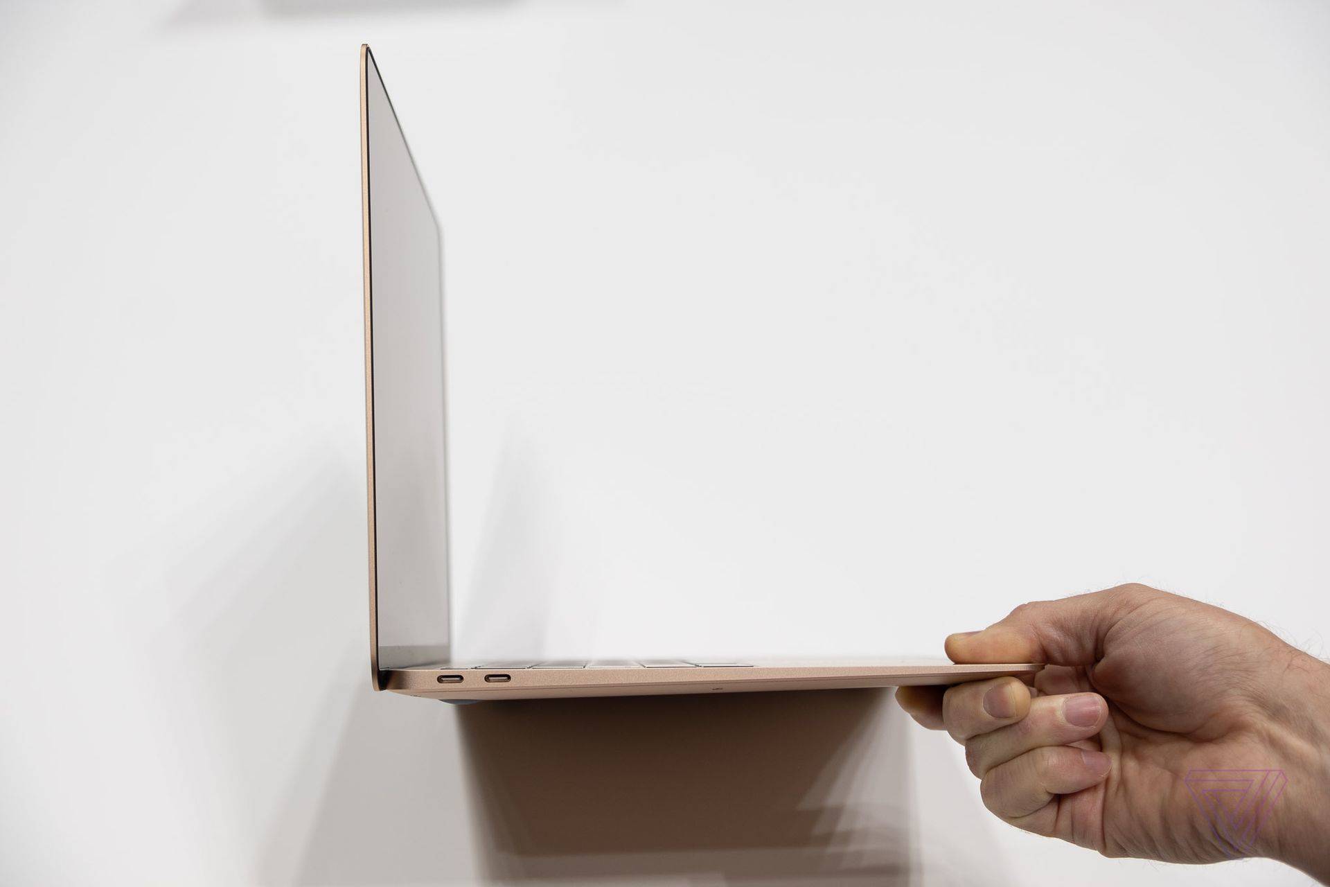 外媒上手新款MacBook Air:屏幕成了最大亮点