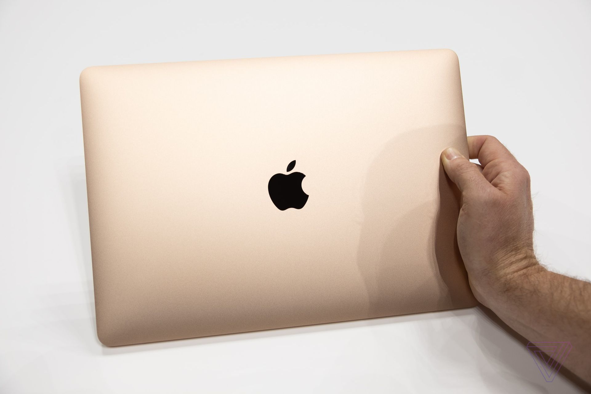 外媒上手新款MacBook Air:屏幕成了最大亮点