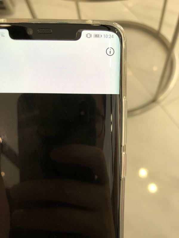 Mate 20 Pro:正常光源下边缘轻微绿屏不影响使用