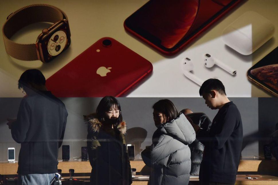 苹果下调业绩预期 库克:iPhone在华销售不理想