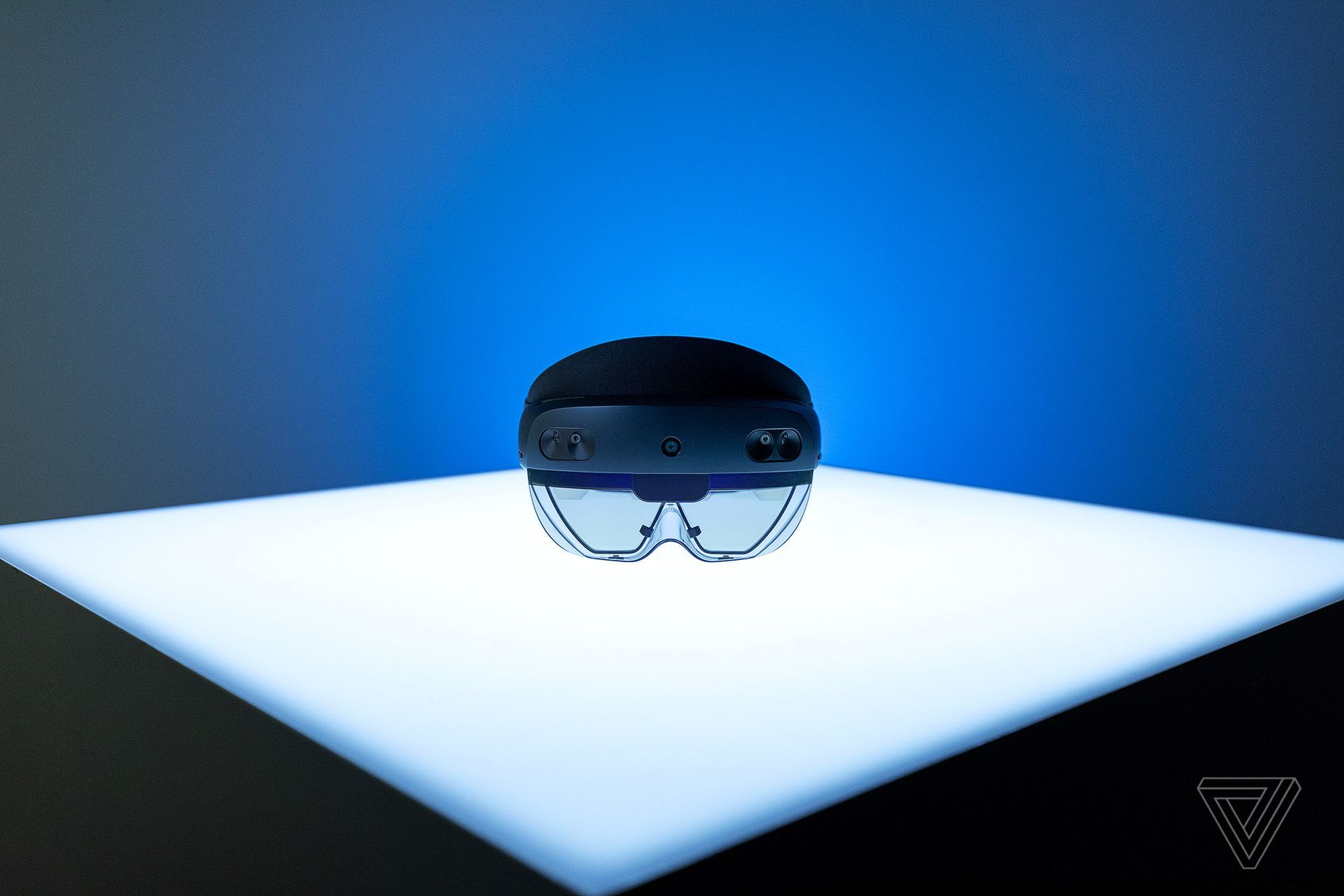 HOLOLENS 2体验:3500美元的头盔不是为普通人造的